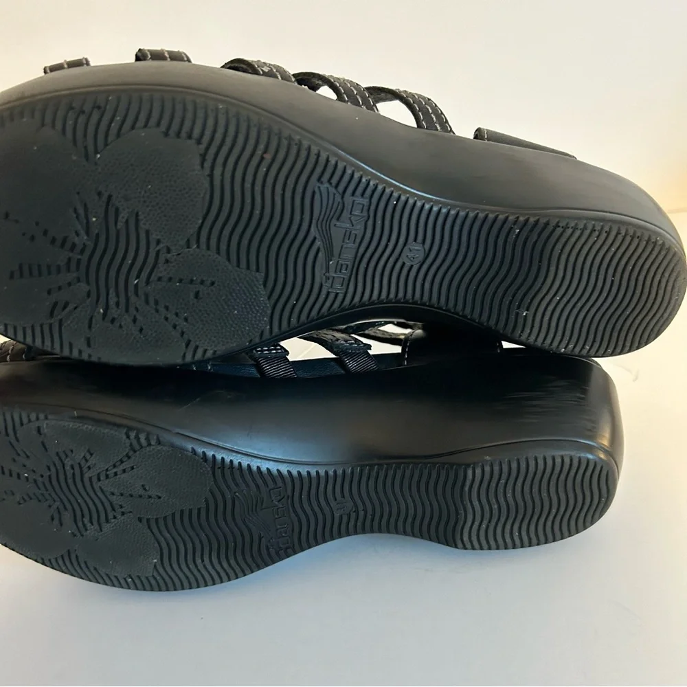 Dansko Drea genuine leather black strappy sandals size 10.5 EU 41
